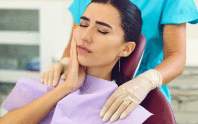 ¿Te duelen los dientes al tomar algo frío? Esto podría estar pasándote